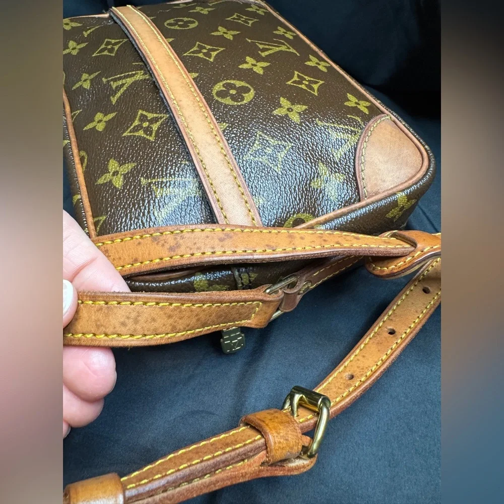 ‼️ SALE ‼️ Louis Vuitton LV Trocadero 23 Monogram Bag with COA
